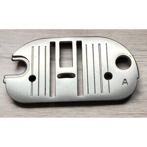 Singer Needle Throat Place Sewing Machine Replacement Part Model 7033